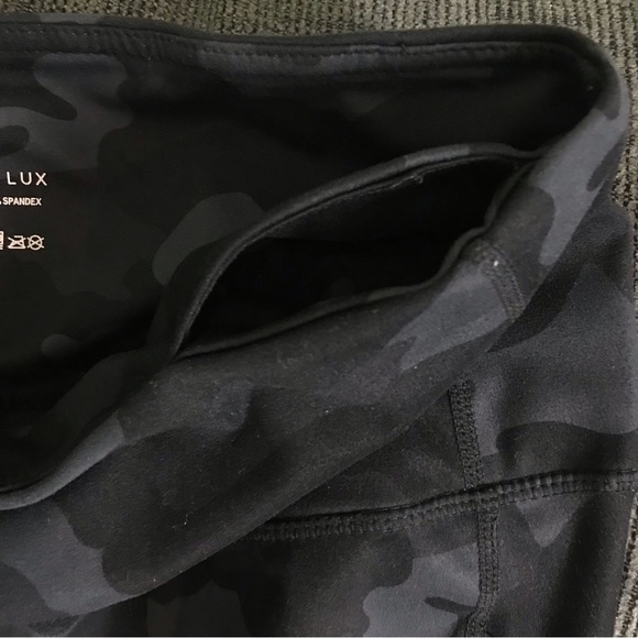 Yogalicious Lux Black Camo High Waist Stash Pockets Ankle Leggings Womens Sz S - Picture 10 of 10